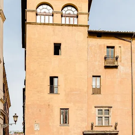 Torre Capranica ローマ