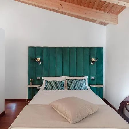 Torre Capranica Рим