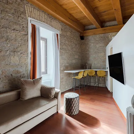 Ξενοδοχείο με διαμερίσματα Torre Capranica 4*