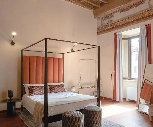 Torre Capranica 4* Rome