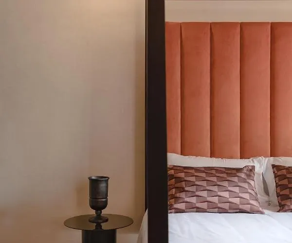 Torre Capranica 4* Rome