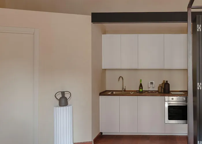 Torre Capranica 4* Rome